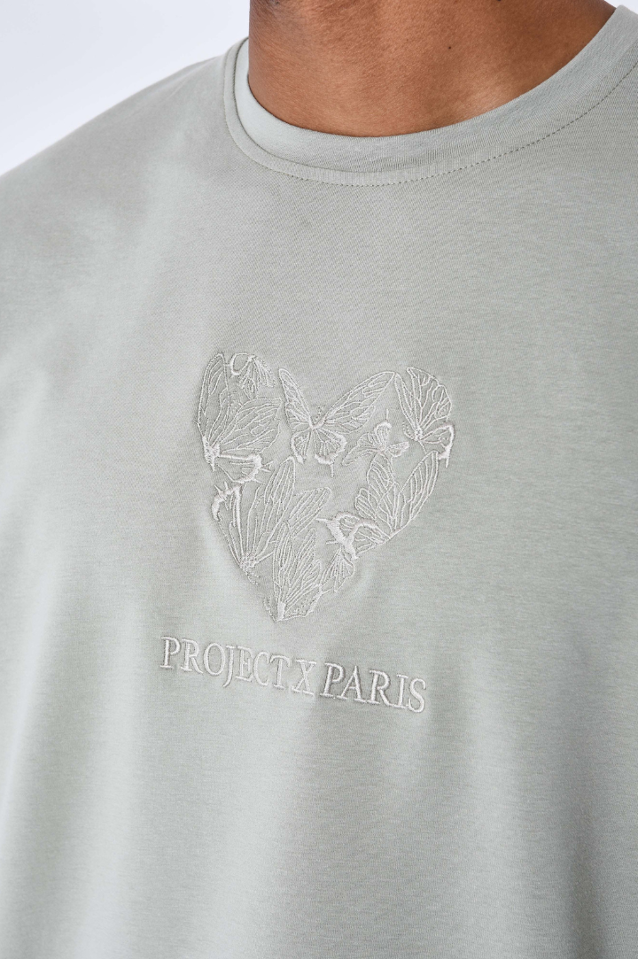 EMBROIDERED BUTTERFLY HEART T-SHIRT | OLIVE